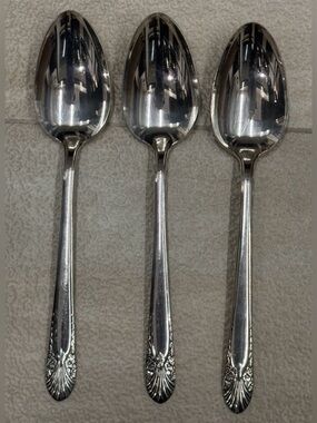 Crown Silverplate Radiance Spoons Lot of 3
Silver Flatware Soup Spoons 1939